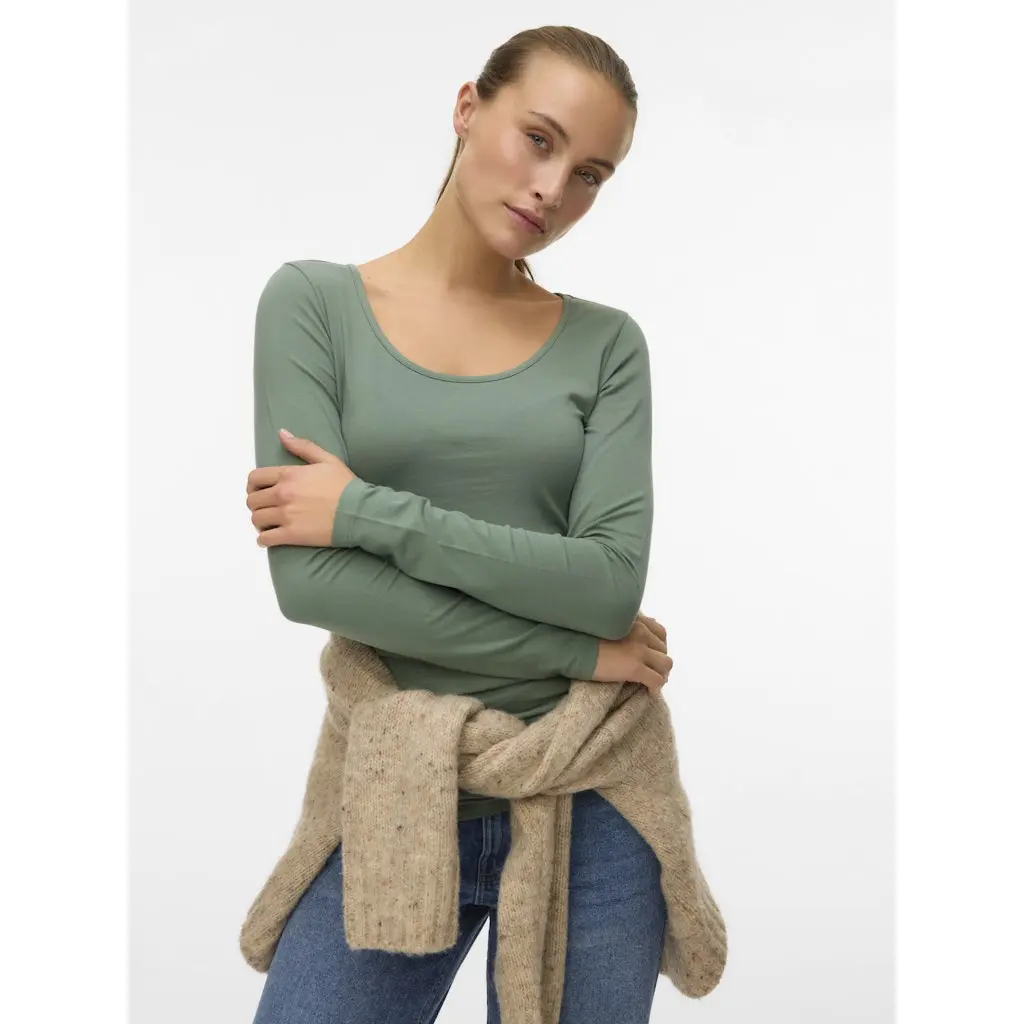 VERO-MODA_vihrea-pitkahihainen-trikoopaita-naisille