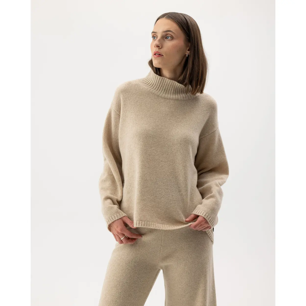 Holebrook_naisten-beige-villaneule-Veronika-Turtle_A32404