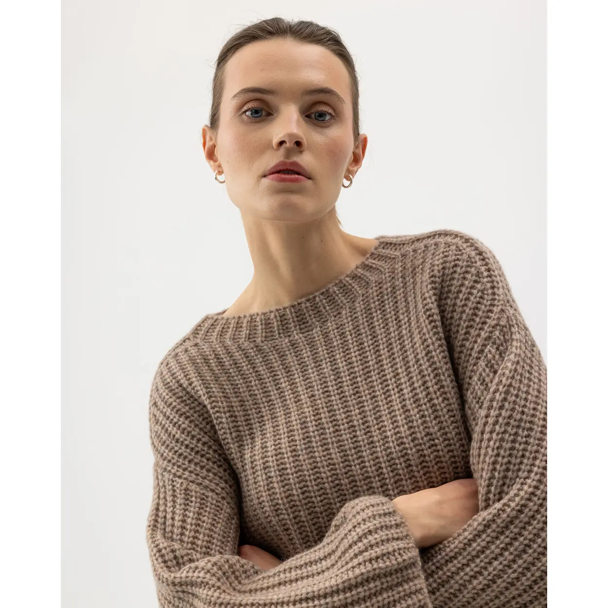 Holebrook_naisten-merinovillaneule-khaki_Cajsa-Sweater