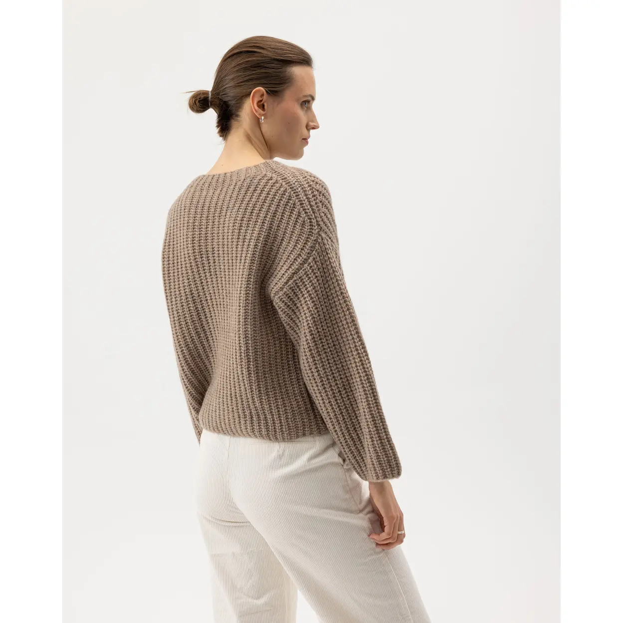 Holebrook_naisten-merinovillaneule-khaki_Cajsa-Sweater