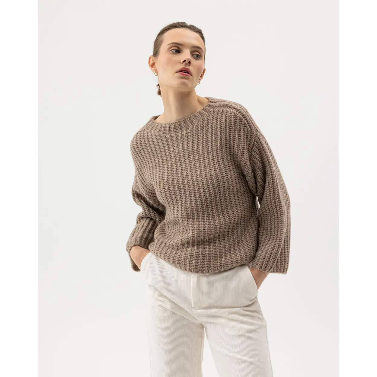 Holebrook_naisten-merinovillaneule-khaki_Cajsa-Sweater