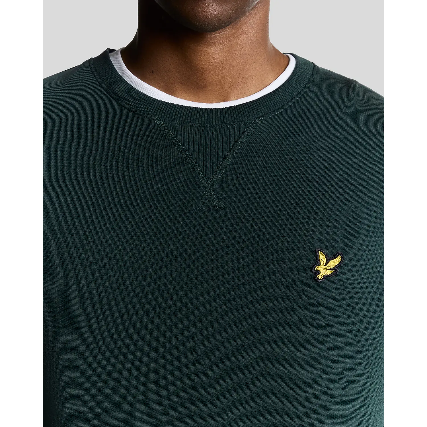 Lyle-and-Scott_miesten-tummanvihrea-collegepaita_crewneck-sweat_ML424VOG_W486_1