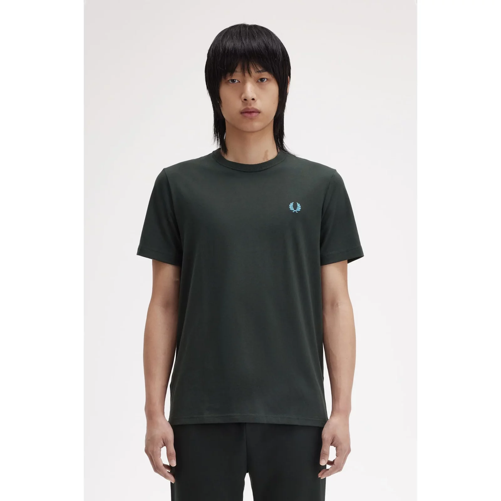 Fred-Perry_miesten-tummanvihrea-t-paita-pienella-Fred-Perryn-turkoosilla-logolla_crew-neck-t-shirt_M1600_W64