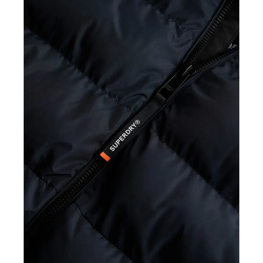 Superdry_miesten-muhkea-tummansininen-toppatakki_hooded-sport-puffer-jacket_M5011905A