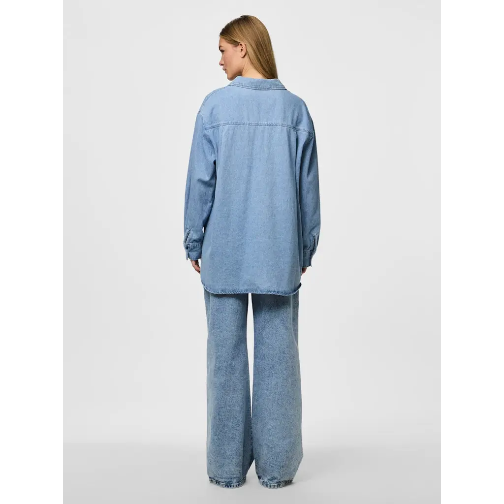 PIECES_naisten-oversize-farkkupaita_pcmaise-denimpaitis_vaalea-denim_1_1715099