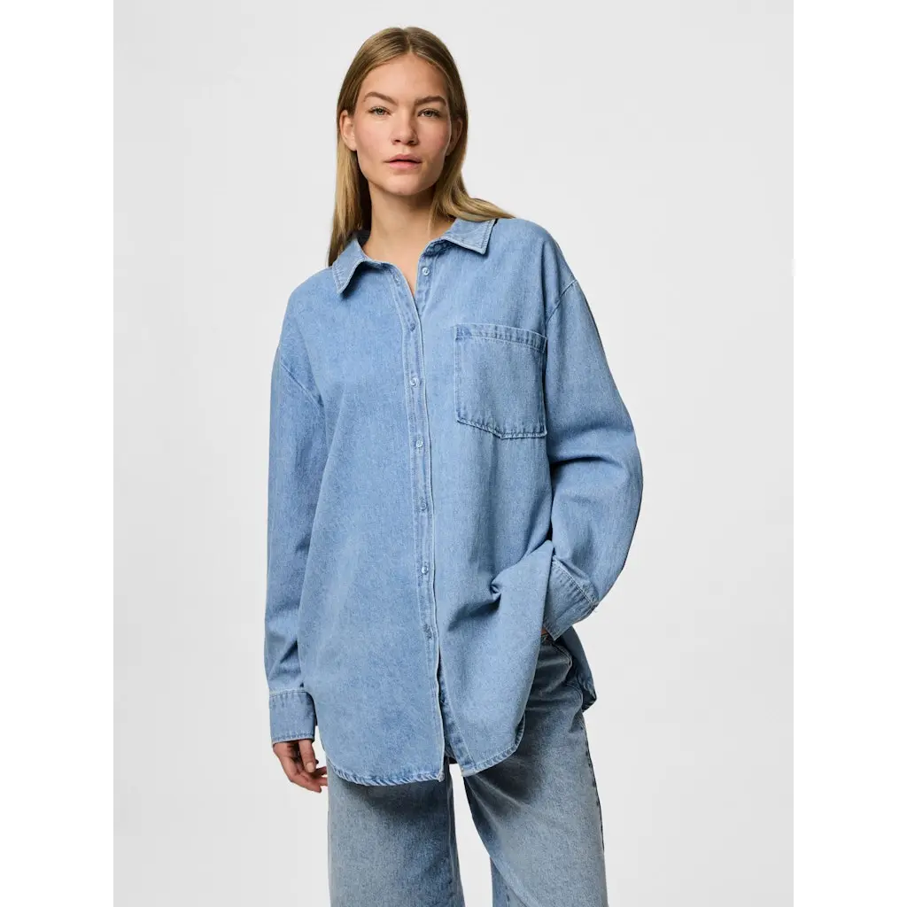 PIECES_naisten-oversize-farkkupaita_pcmaise-denimpaitis_vaalea-denim_1_1715099