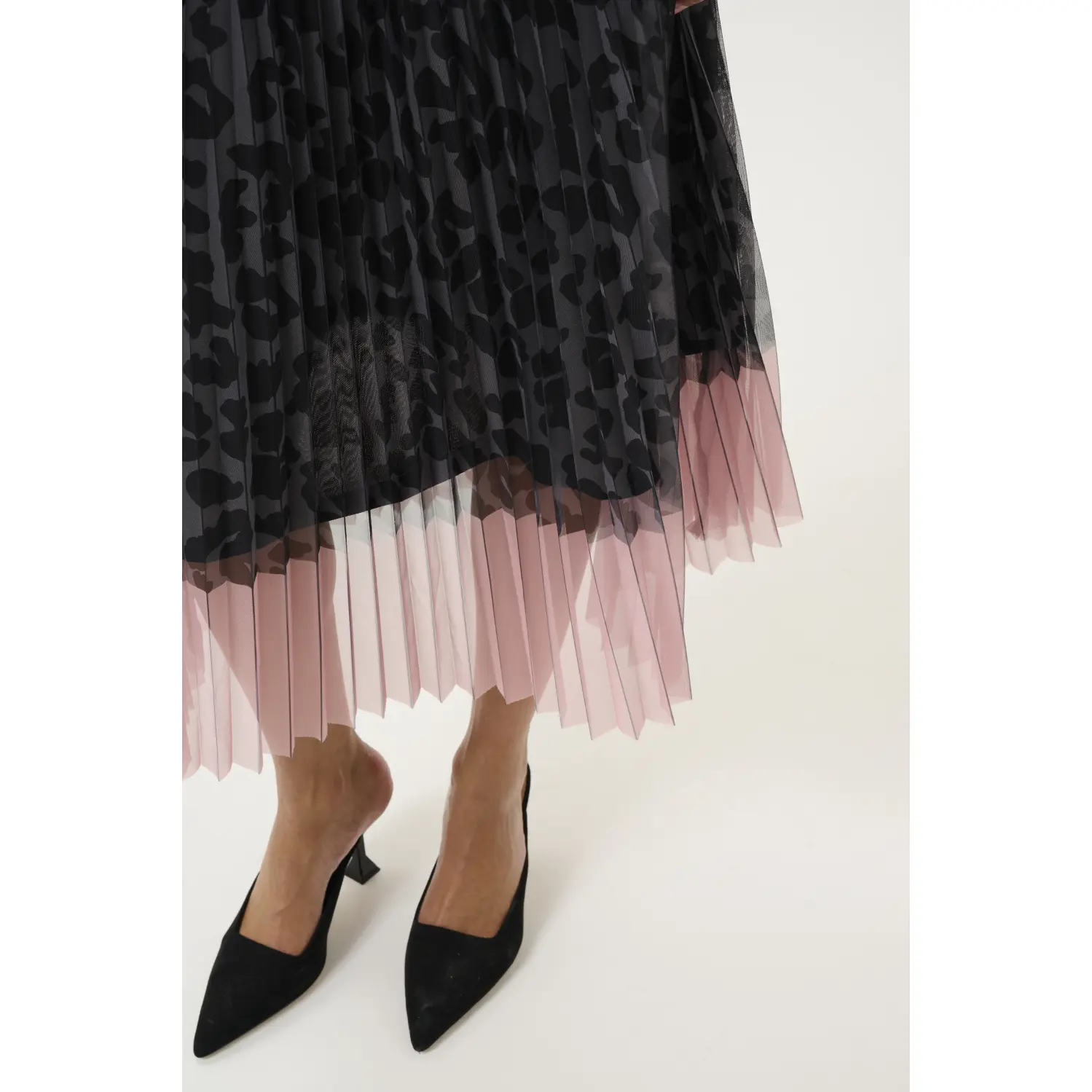 Culture_pliseerattu-leopardihame_cuchancy-plise-skirt_harmaa-rosa