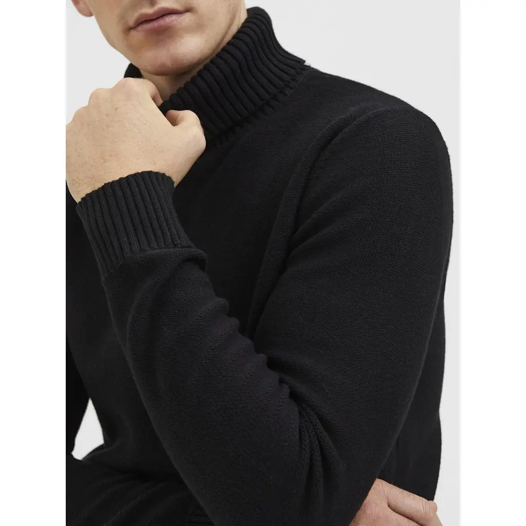 SELECTED_miesten-musta-puuvilla-neulepoolo_axel-knit-roll-neck