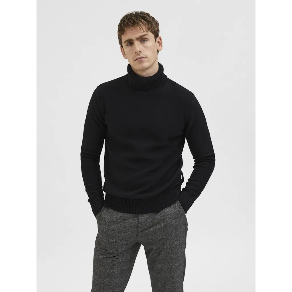 SELECTED_miesten-musta-puuvilla-neulepoolo_axel-knit-roll-neck