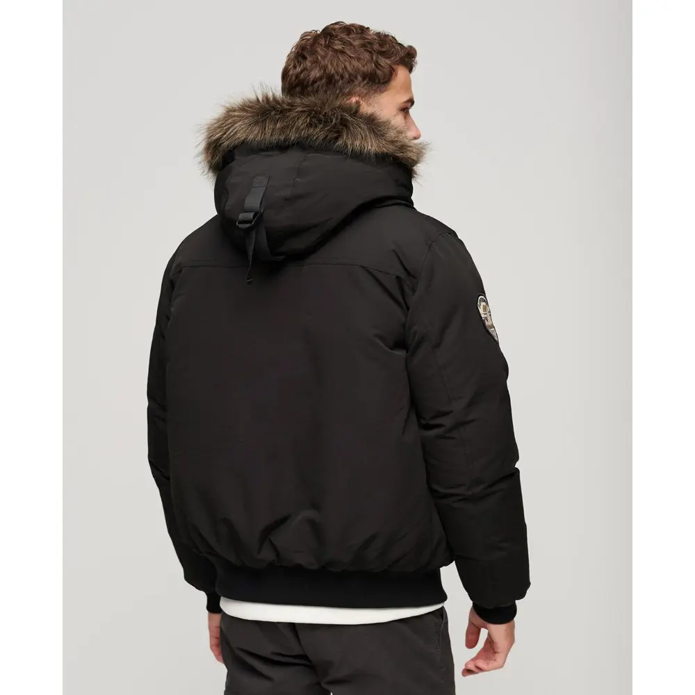 Superdry_miesten-musta-bomber-mallinen-talvitakki_everest-faux-fur-bomber-jacket_M5011930A