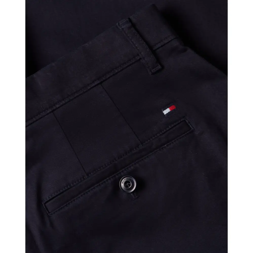 Tommy-Hilfiger_miesten-tummansiniset-siitit-chinot_denton-chino-satin_