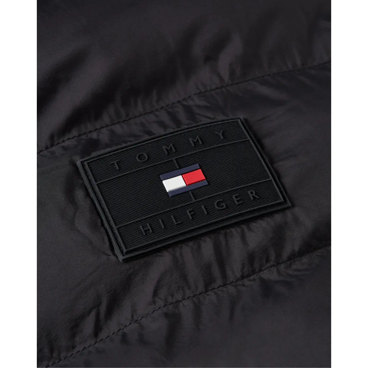 Tommy-Hilfigeri_miesten-musta-toppatakki_tommy-hilfiger-takki-mid-weight-hood-jacket_musta_MW0MW37257BD