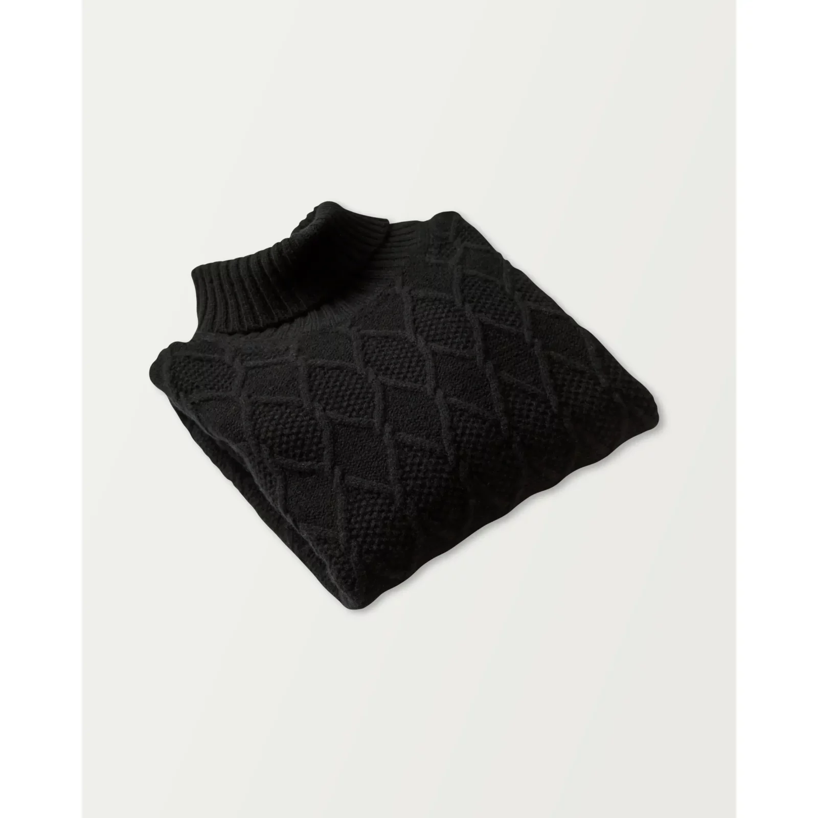 Turo_miesten-musta-villaneule-kaapelineuloksella_wool-cable-rollcneck-neule_1114-0322