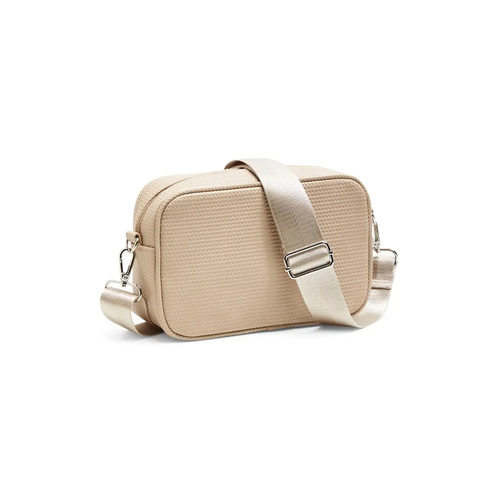 PIECES_beige-pikkulaukku_pam-braiding-cross-body-laukku_beige_17154385.webp