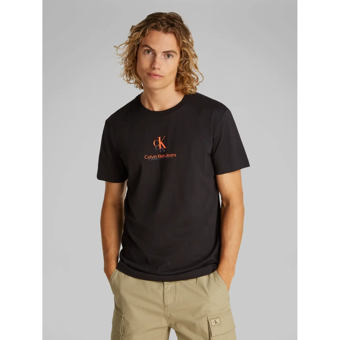 Calvin-Klein_miesten musta puuvillainen t-paita_shadow logo tee_musta_BEH_J30J327469BEH (1)