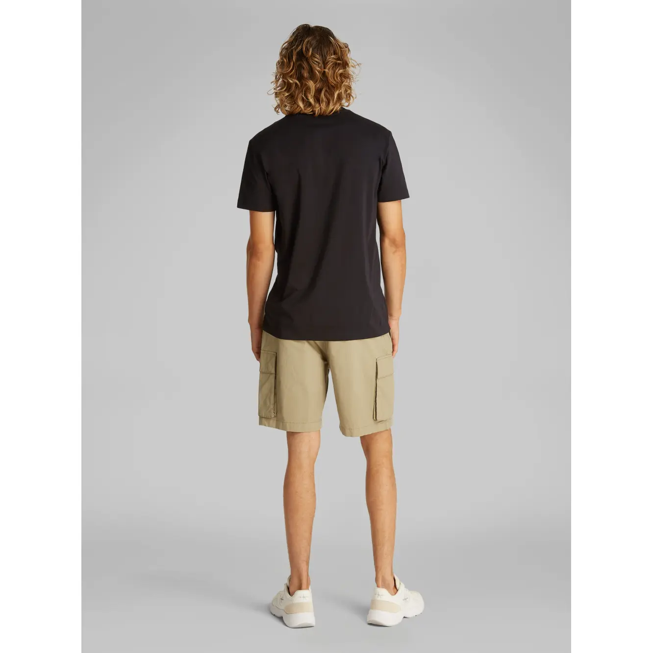 Calvin-Klein_miesten musta puuvillainen t-paita_shadow logo tee_musta_BEH_J30J327469BEH (1)