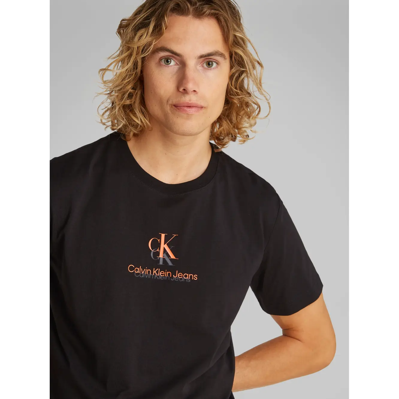 Calvin-Klein_miesten musta puuvillainen t-paita_shadow logo tee_musta_BEH_J30J327469BEH (1)