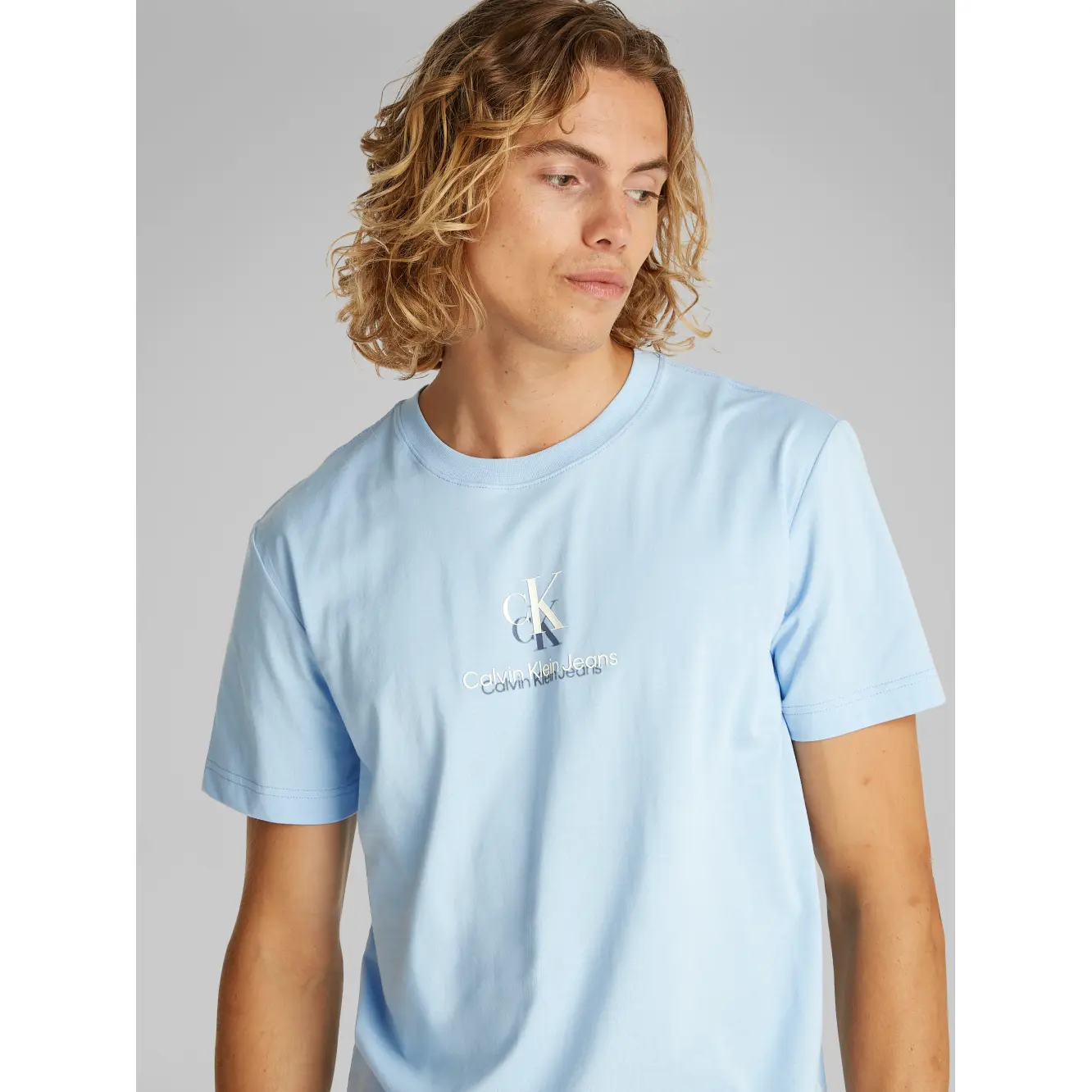 Calvin-Klein_miesten vaaleansininen t-paitashadow logo tee_vaaleasininen_CBR_J30J327469CBR_5 (3)