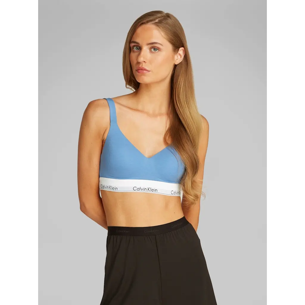 Calvin-Klein_naisten-bralette-liivi_lift-bralette_sininen_glacier-blue_PWB_000QF7900EPWB_2-3.webp