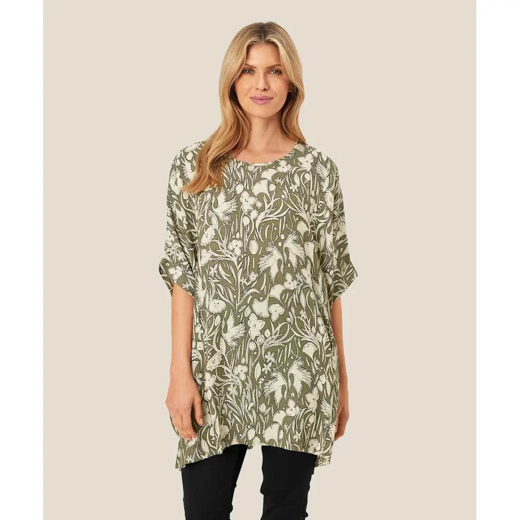 Masai_vihrea-kuviollinen-tunika_MA-GALENE-1010482_ma-galene-loose-tunic_3066P_1010482-9.webp