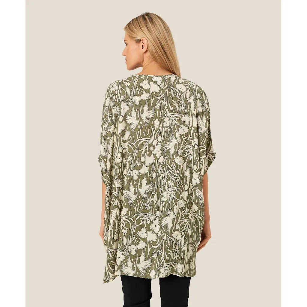 Masai_vihrea-kuviollinen-tunika_MA-GALENE-1010482_ma-galene-loose-tunic_3066P_1010482-9.webp