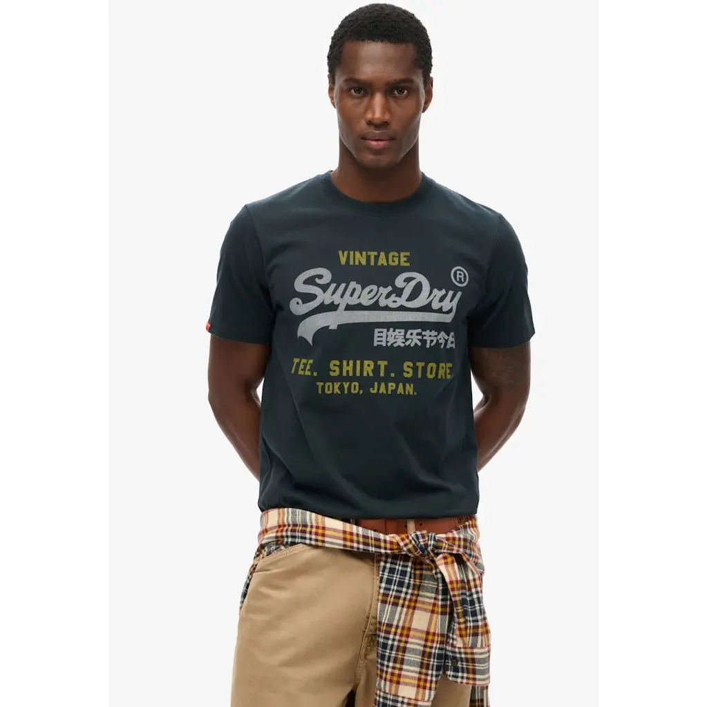 Superdry_miesten-tummansininen-logot-paita