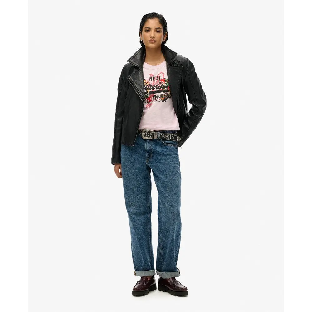 Superdry_naisten-vaaleanpunainen-t-paita-printilla_tokyo-logot-paita_rosa_W1011627A_9HQ_IMAGE_PRIMARY-5.webp