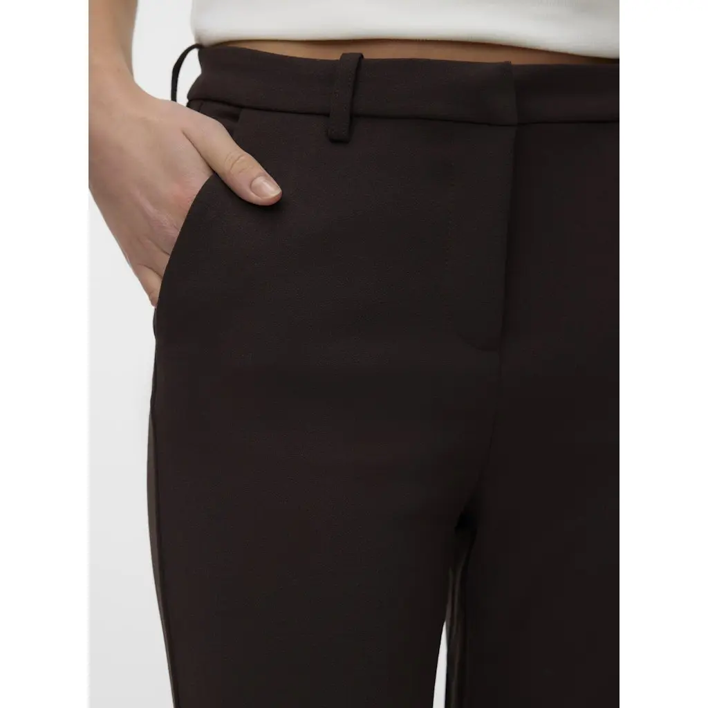 VERO-MODA-tummanruskeat-naisten-suoralahkeiset-siistit-housut