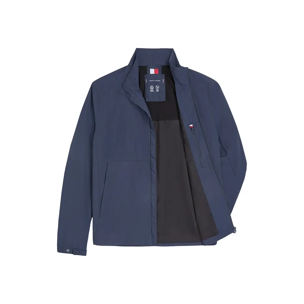 Tommy-Hilfiger_miesten-tummansininen-pusakkatakki_branded-blouson_tummasininne_SP2025_DW5_MW0MW39198DW5-1.webp