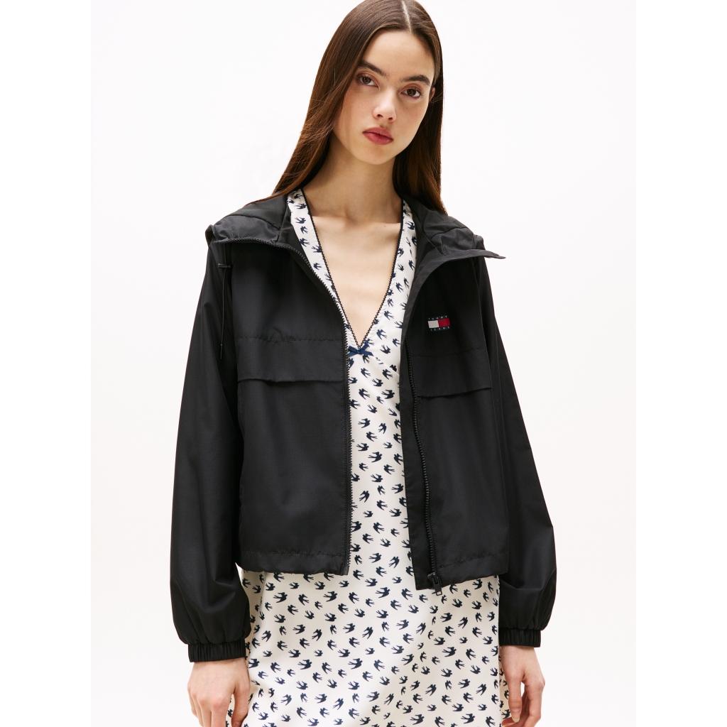 Tommy-Jeans_musta-sporttinen-tuulitakki_windbreaker-takki