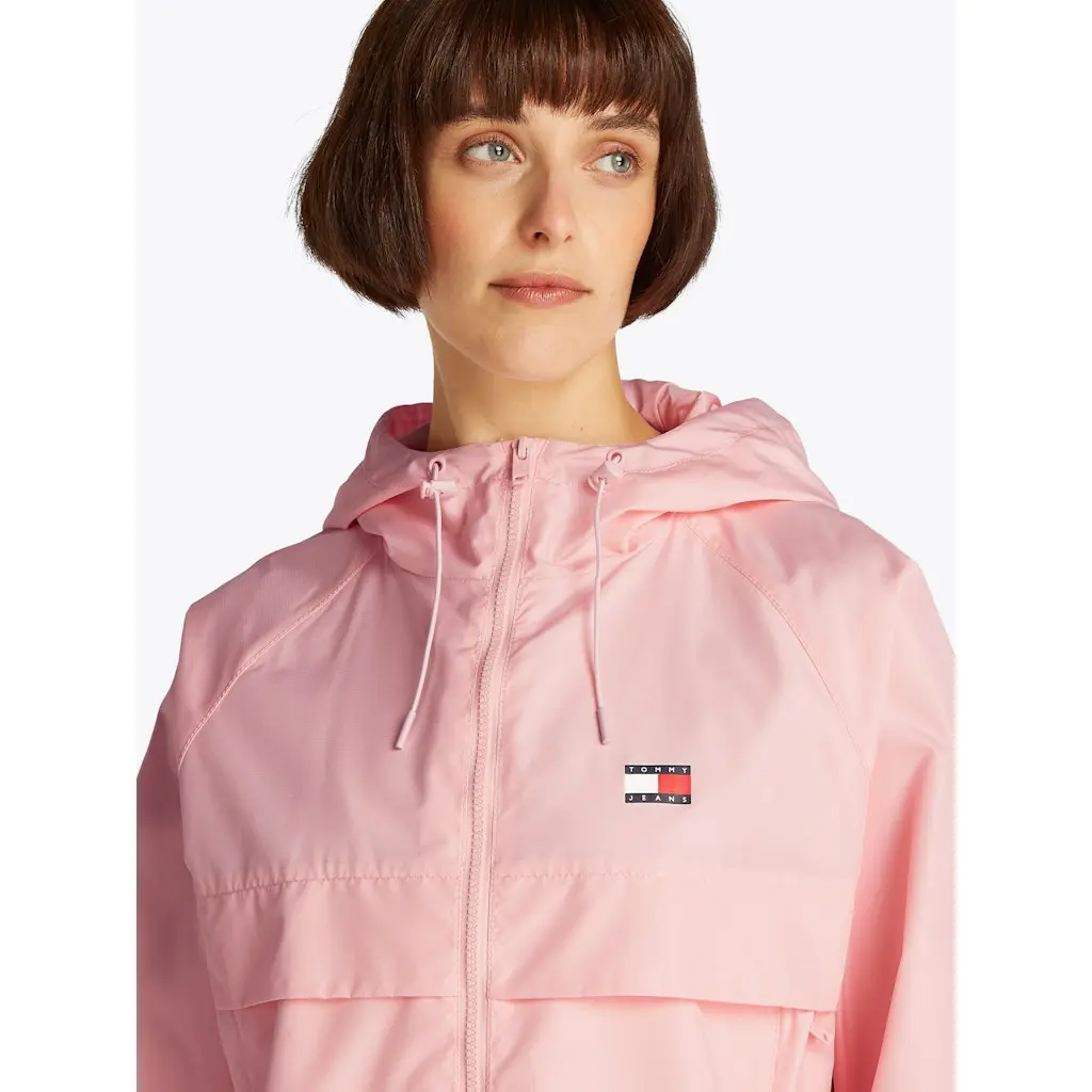 Tommy-Jeans_naisten-vaalean-pinkki-tuulitakki_winderbreaker-takki_pinkki_TH3_DW0DW20672TH3_7-5.webp