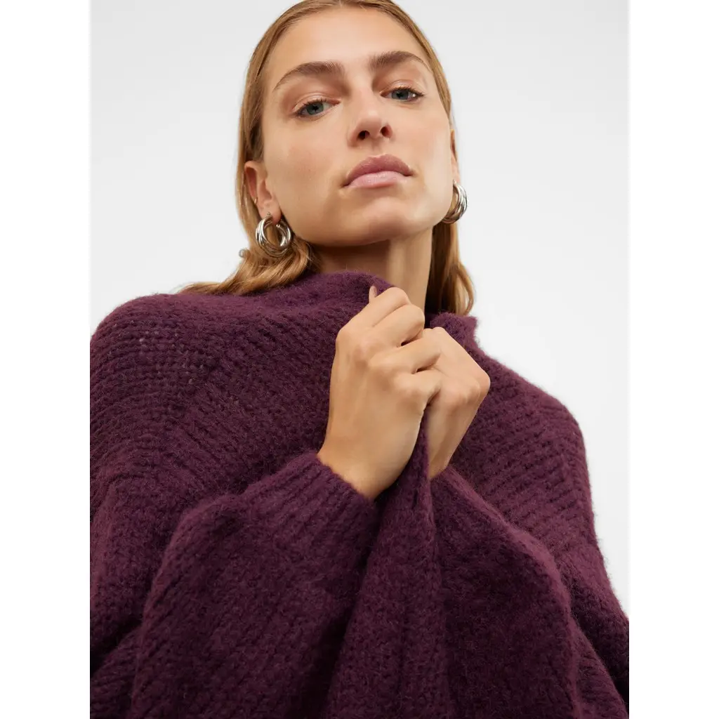 VERO-MODA-viininpunainen-pehmea-oversize-avoneuletakki