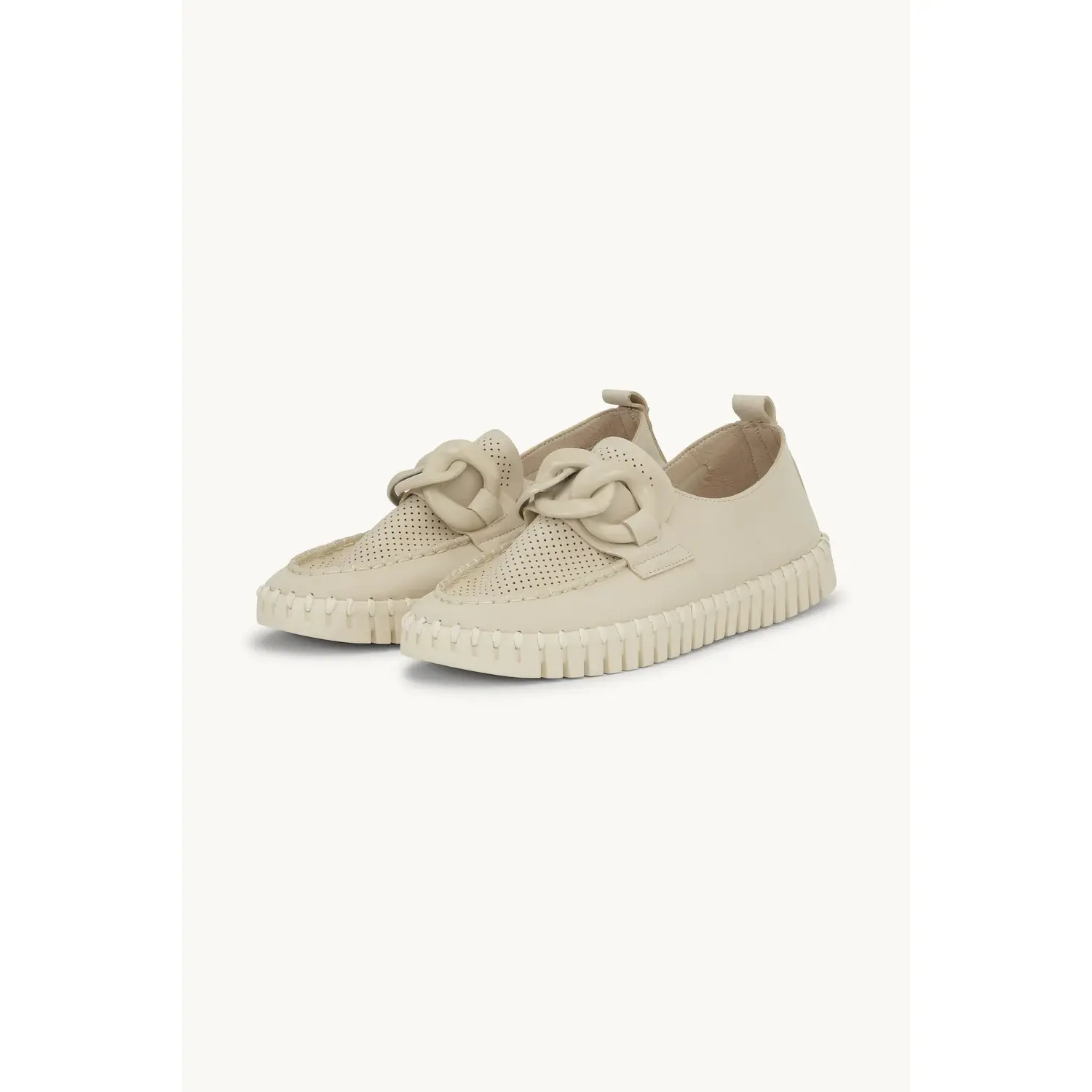 Ilse-Jacobsen_naisten-beige-loaferit-solkikoristeella