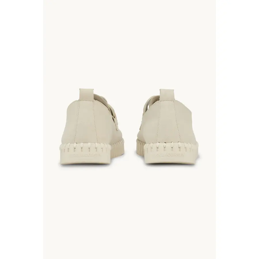 Ilse-Jacobsen_naisten-beige-loaferit-solkikoristeella