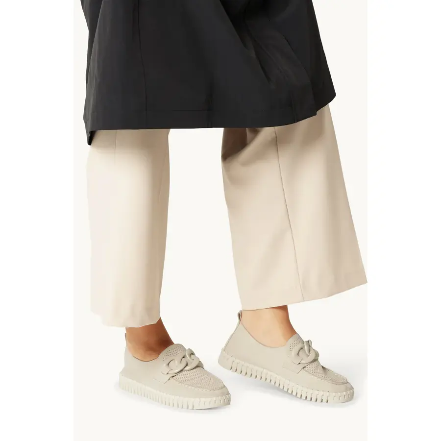 Ilse-Jacobsen_naisten-beige-loaferit-solkikoristeella