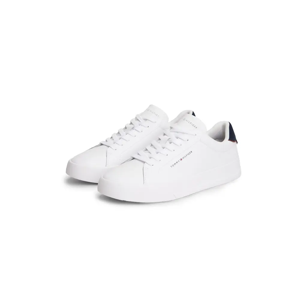Tommy-Hilfiger_miesten-valkoiset-matalavartiset-varrettomat-tennarit