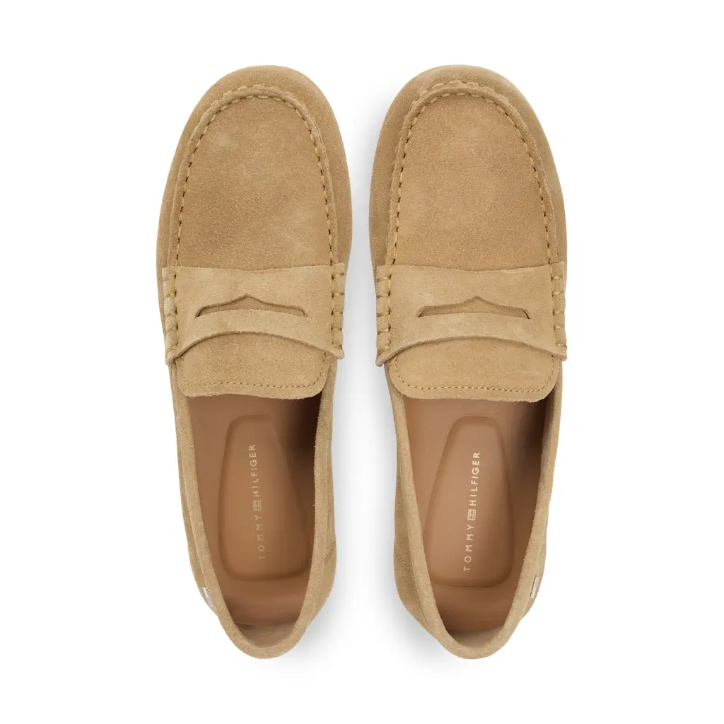 Tommy-Hilfiger_tumman-beiget-naisten-kesaloaferit_mokkaloaferit-naisille