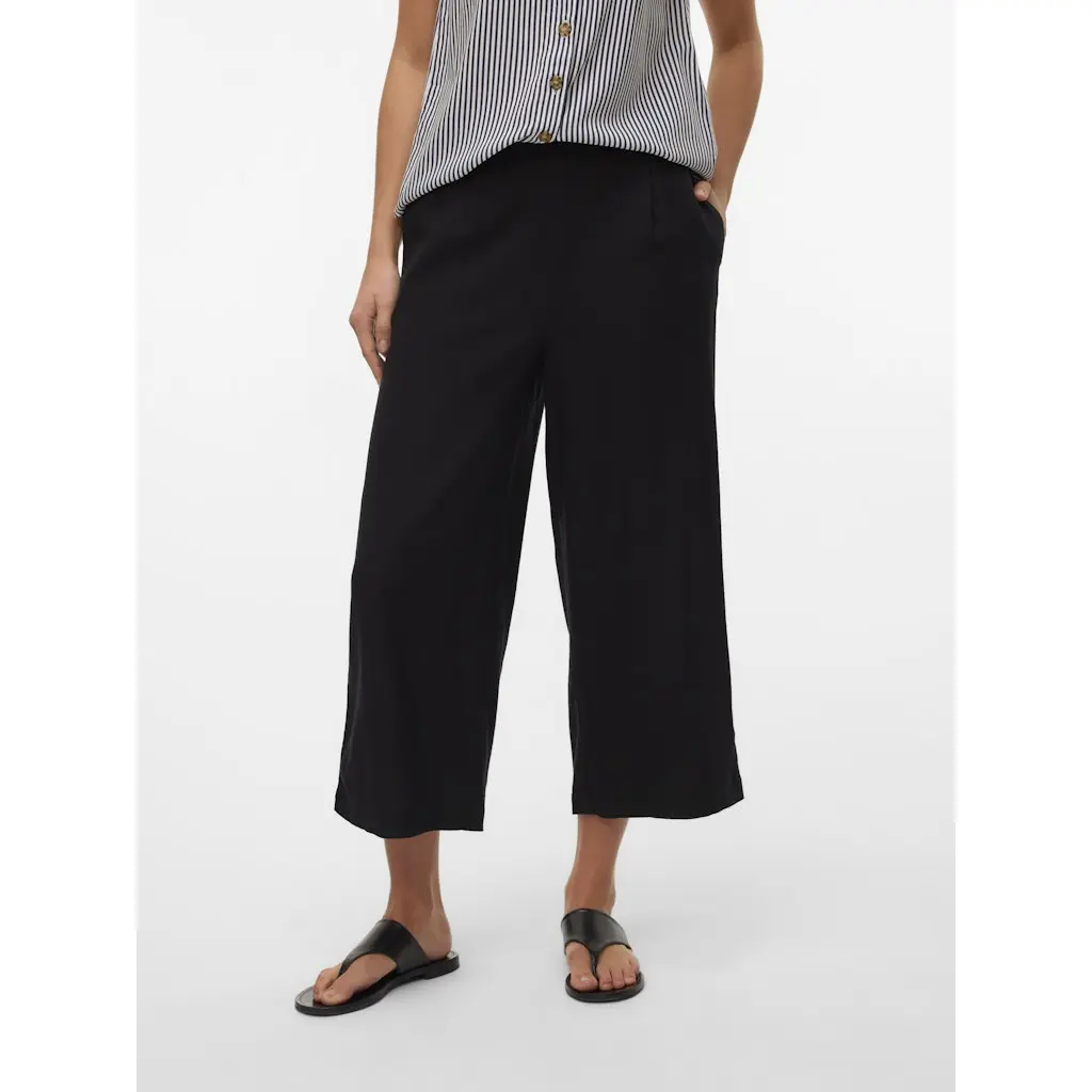 VERO-MODA_mustat-pellavasekoitteiset-culottehousut