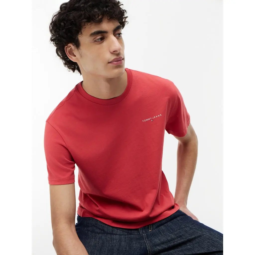 Tommy-Jeans-miesten-punainen-logot-paita