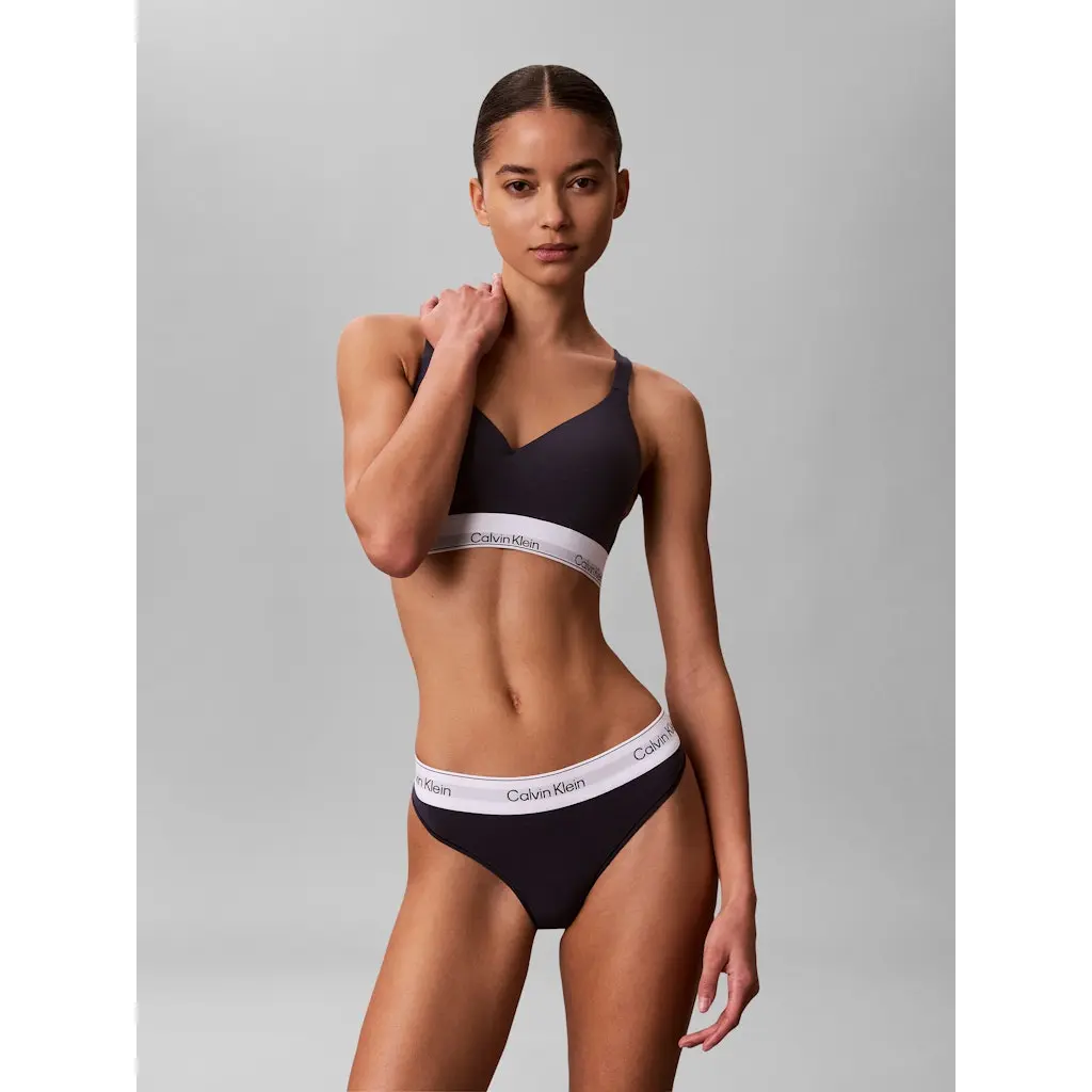 Calvin-Klein_naisten-tummansiniset-logo-stringit