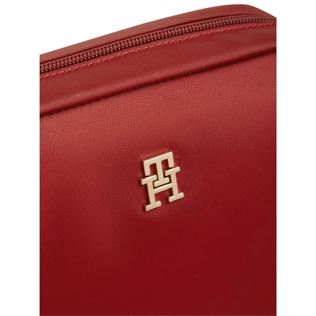 Tommy-Hilfiger-naisten-punainen-camera-laukku-kanvaspinnalla-ja-saadettavalla-pitkalla-kangashihnalla