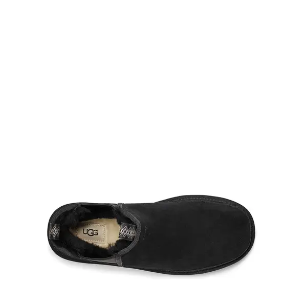 UGG_miesten-mustat-m-neumel-chelsea-talvikengat_11216440BLK
