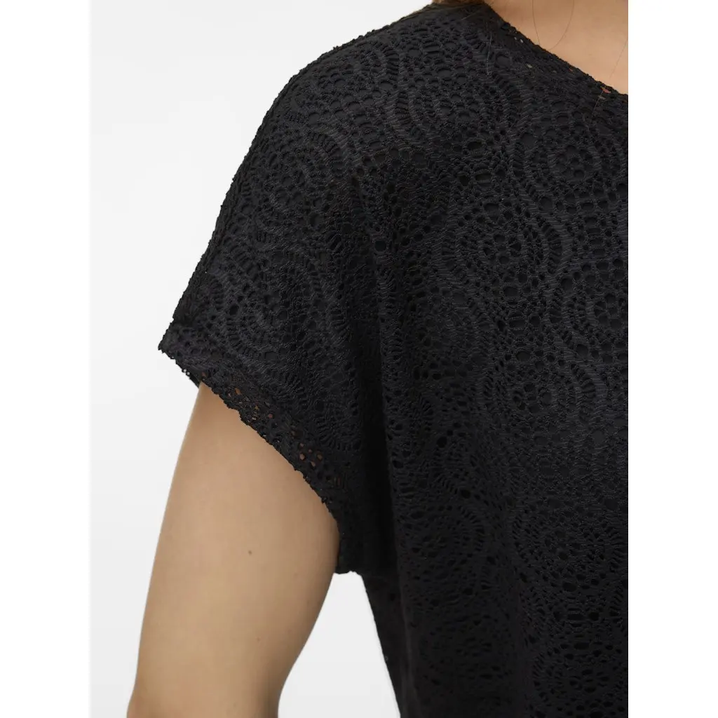 VERO-MODA_musta-naisten-pitsit-paita