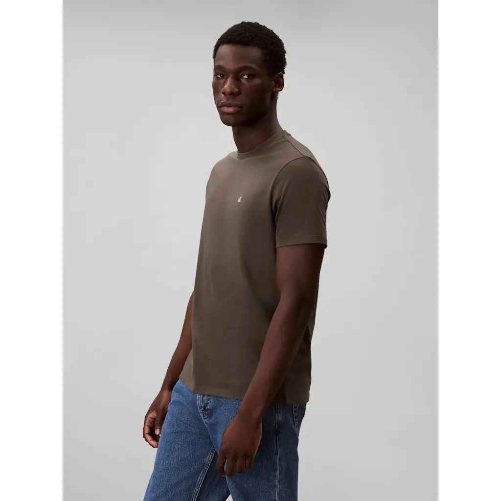 Calvin-Klein_miesten-puuvillainen-t-paita-ruskean-musta