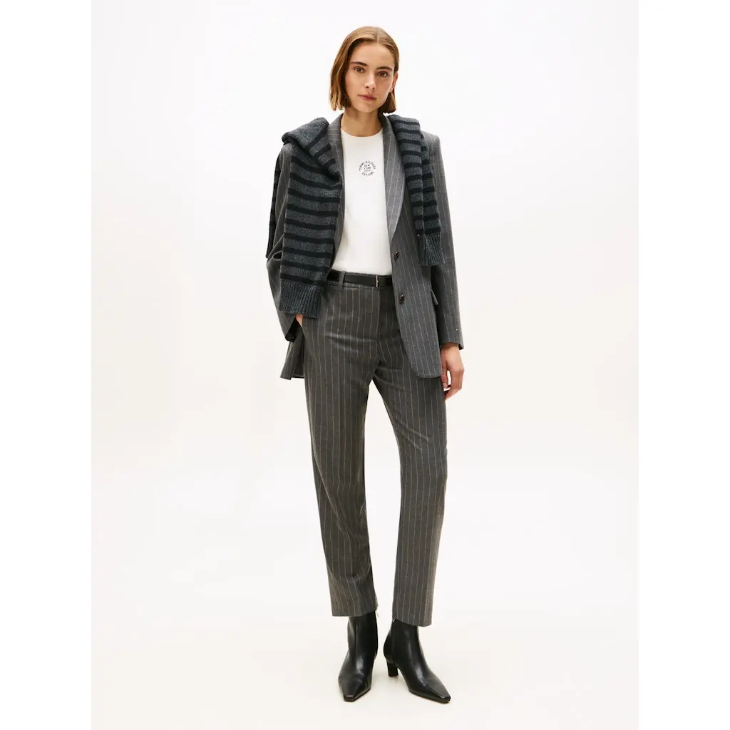 Tommy-Hilfiger_naisten-harmaa-valko-raidalliset-suorat-housut_pinstripe-housu