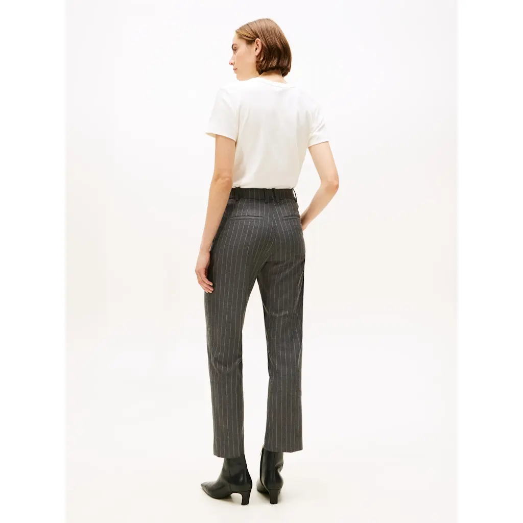 Tommy-Hilfiger_naisten-harmaa-valko-raidalliset-suorat-housut_pinstripe-housu