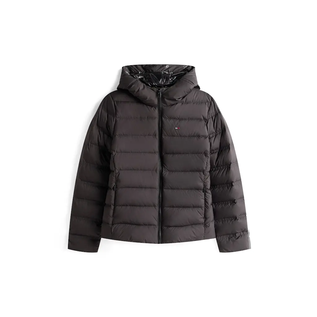 Tommy-Jeans-_naisten-musta-lyhyt-kevytuntuvatakki_slim-untuvatakki_DW0DW21617BDS