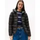 Tommy-Jeans-_naisten-musta-lyhyt-kevytuntuvatakki_slim-untuvatakki_DW0DW21617BDS
