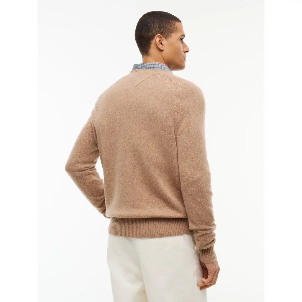 Tommy-Hilfiger-vaaleanruskea-miesten-lampaanvilla-neule