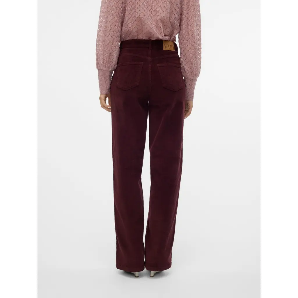 VERO-MODA-viininpunaiset-suoralahkseiset-samettihousut_